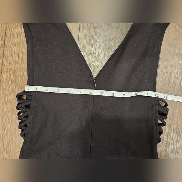 Cupcakes and Cashmere LBD - SIZE M - Picture 8 of 10